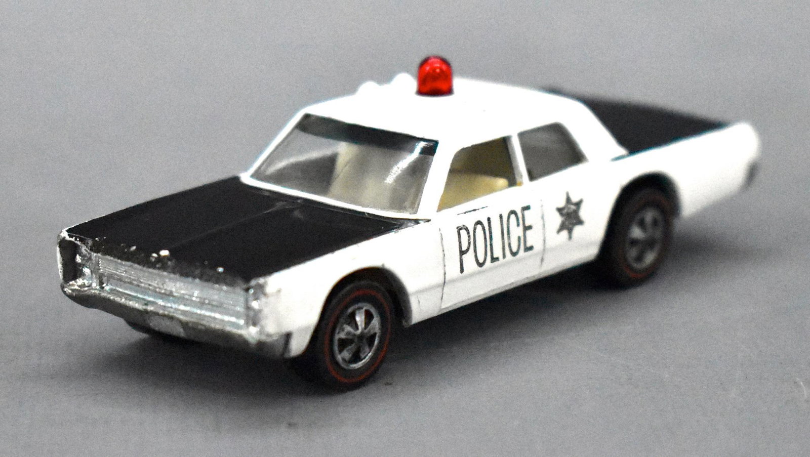 Redline Hot Wheels US Cruiser police car: Redline Hot Wheels US Cruiser police car, very nice and clean with some paint and play wear and a mostly shiny base with two small dull spots.