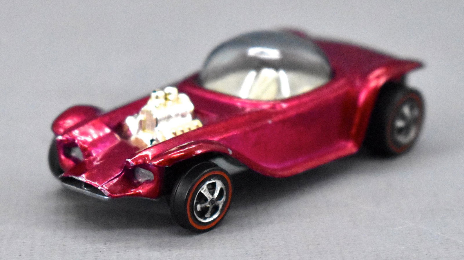 Redline Hot Wheels rose US Beatnik Bandit with white: Redline Hot Wheels rose US Beatnik Bandit with white interior, super clean with some minor chips on the nose and fenders but has a very nice canopy and a shiny base.