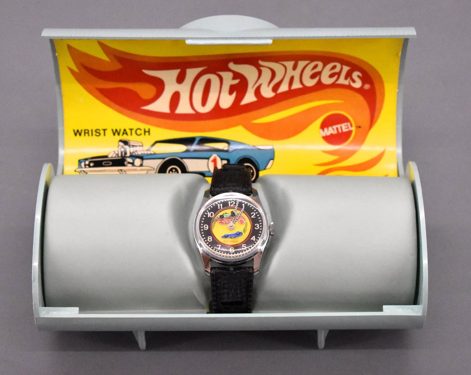 Bradley Hot Wheels Redline Era Wrist Watch in original: Bradley Hot Wheels Redline Era Wrist Watch in original case. This watch is extremly clean, no scratches to the glass, excellent original band, original guarantee card and plastic display insert. The i