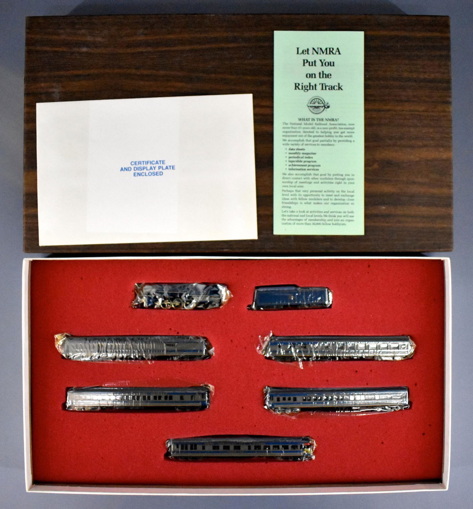 Mint Rivarossi N scale NMRA headquarters express steam: Mint Rivarossi N scale NMRA headquarters express steam passenger set in original box. The trains are still individually wrapped in cellophane and C9-10 in an excellent original box with original paper