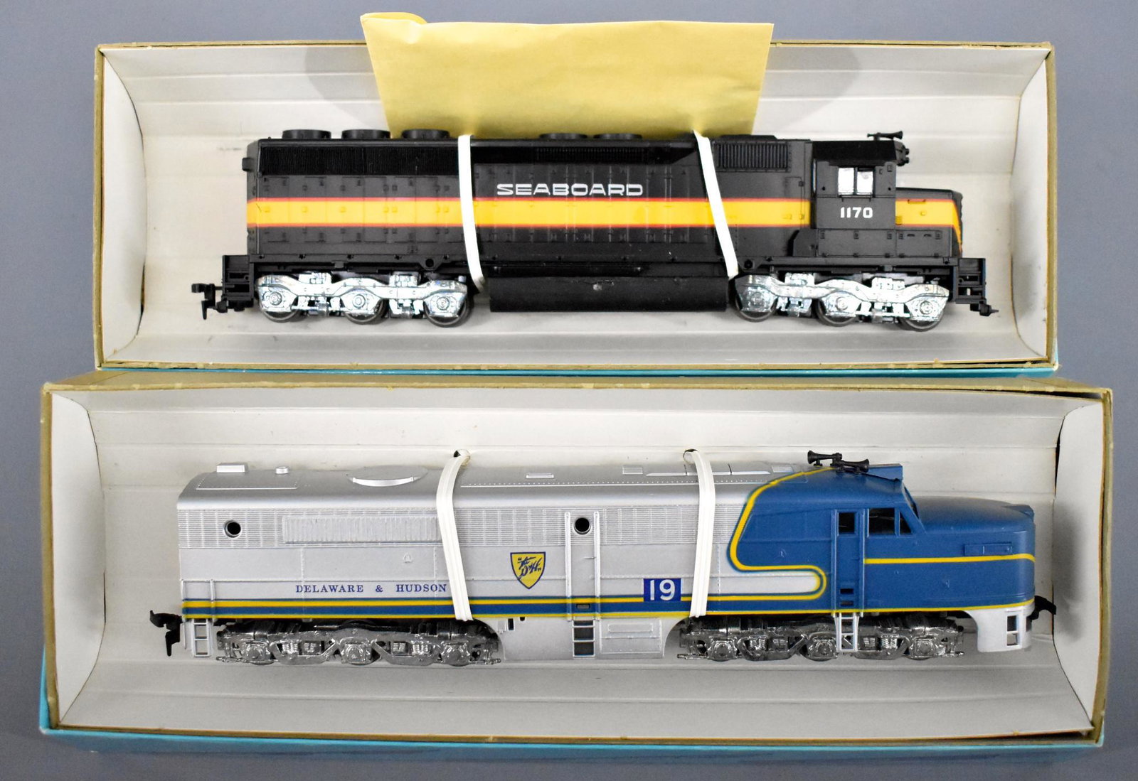 Athearn HO scale diesel locomotives in original boxes: Athearn HO scale diesel locomotives in original boxes to include Seaboard Air Lines SD-45 with a broken front step and coupler plus Delaware & Hudson PA-1, both powered units.