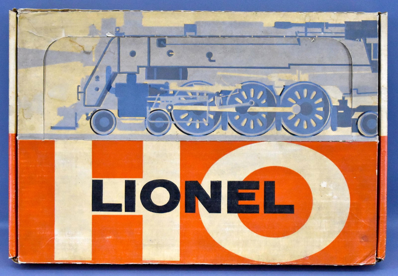 Lionel postwar HO 5739 C&O diesel military freight set: Lionel postwar HO 5739 C&O diesel military freight set in original box to include 0564 C&O Alco FA unit with a missing rear step, 0847 exploding box car, 0850 US Navy missile launching flat car, 0823