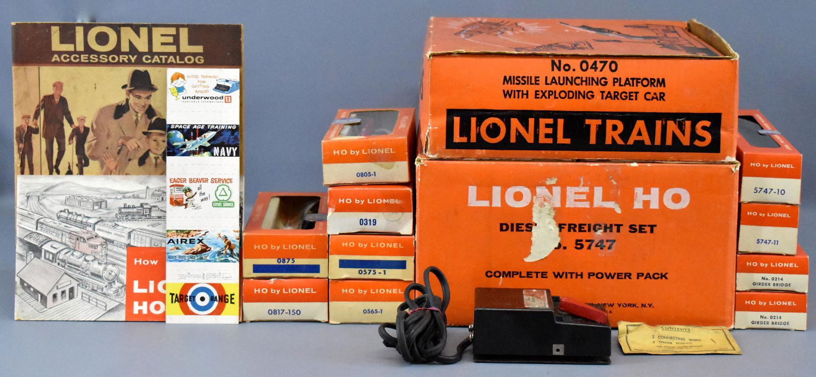 Lionel postwar HO 5747 Santa Fe diesel military freight: Lionel postwar HO 5747 Santa Fe diesel military freight set in original box to include 0565 and 0575 Santa Fe Alco diesel FAB set, 0319 Southern Pacific flat car with helicopter, 0875 Seaboard flat ca