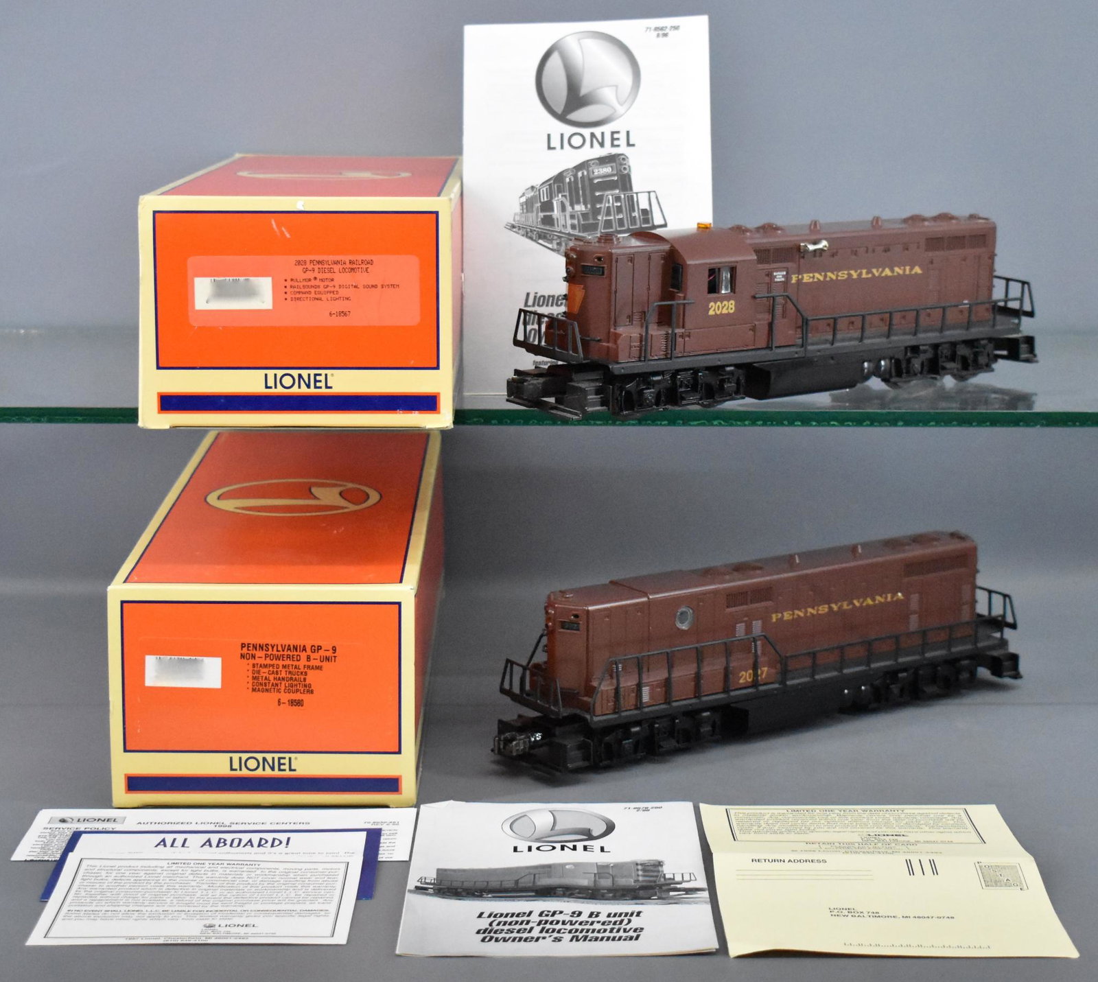 Lionel modern era O 18567 18580 Pennsylvania GP-9 AB: Lionel modern era O gauge 18567 18580 Pennsylvania GP-9 powered A and non-powered B units in original boxes. Both units show light run time and are C8. They both have excellent original boxes with ori