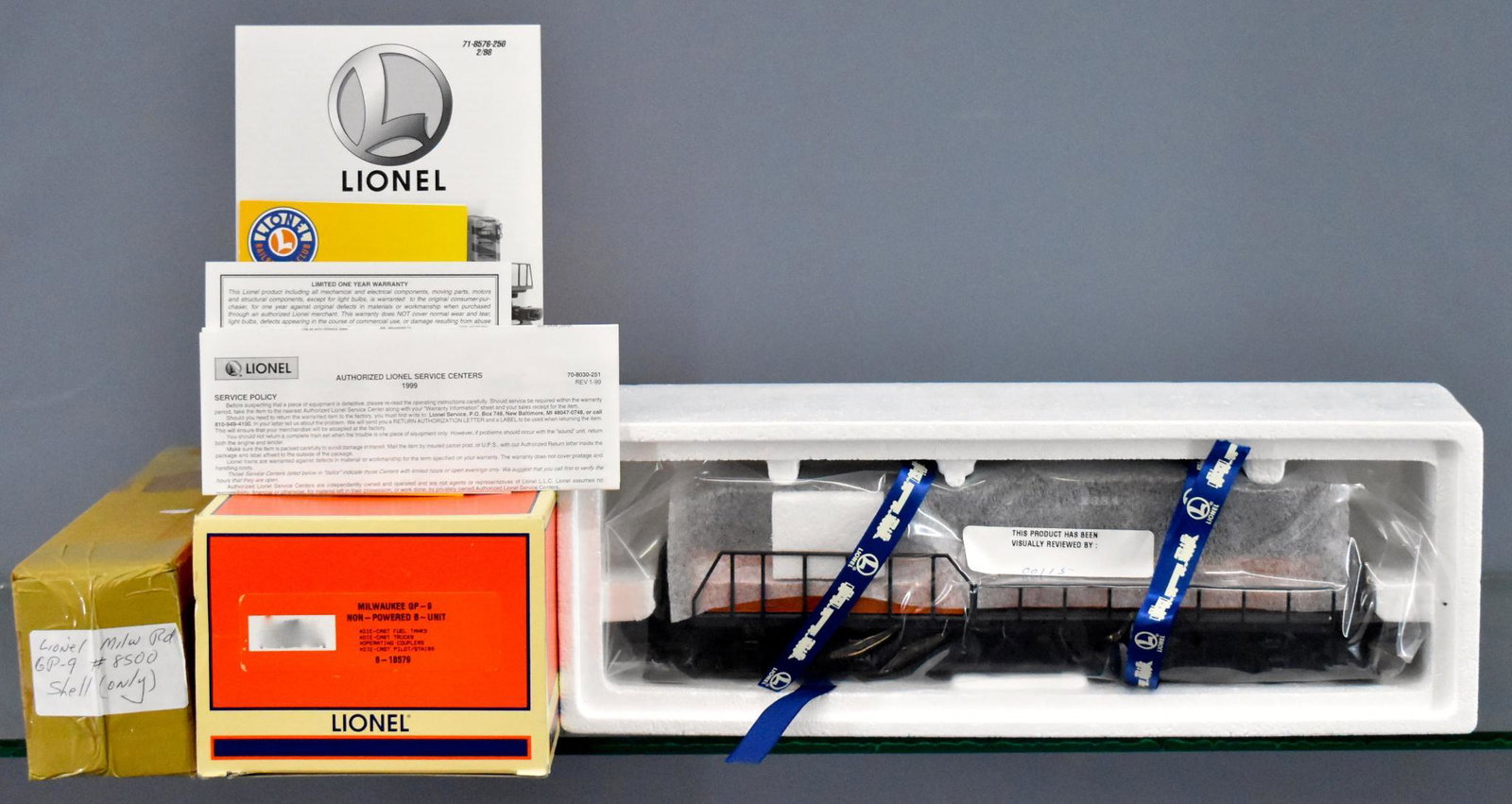 Lionel modern era O 18579 Milwaukee Road non-powered: Lionel modern era O gauge 18579 Milwaukee Road non-powered GP-9 diesel locomotive plus extra #8500 shell in original boxes. Unit has never been unwrapped and is C9-10 in an excellent original box with