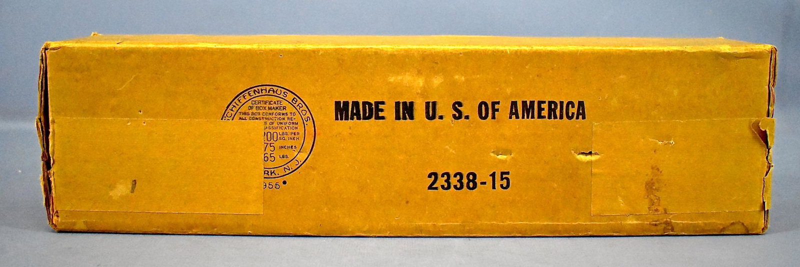 Lionel postwar O empty original box ONLY for solid: Lionel postwar O empty original box ONLY for solid stripe 2338 Milwaukee Road. Complete and mostly sealed on one end, does show some wear but is correct for the solid stripe Milwaukee Road GP-7 diesel