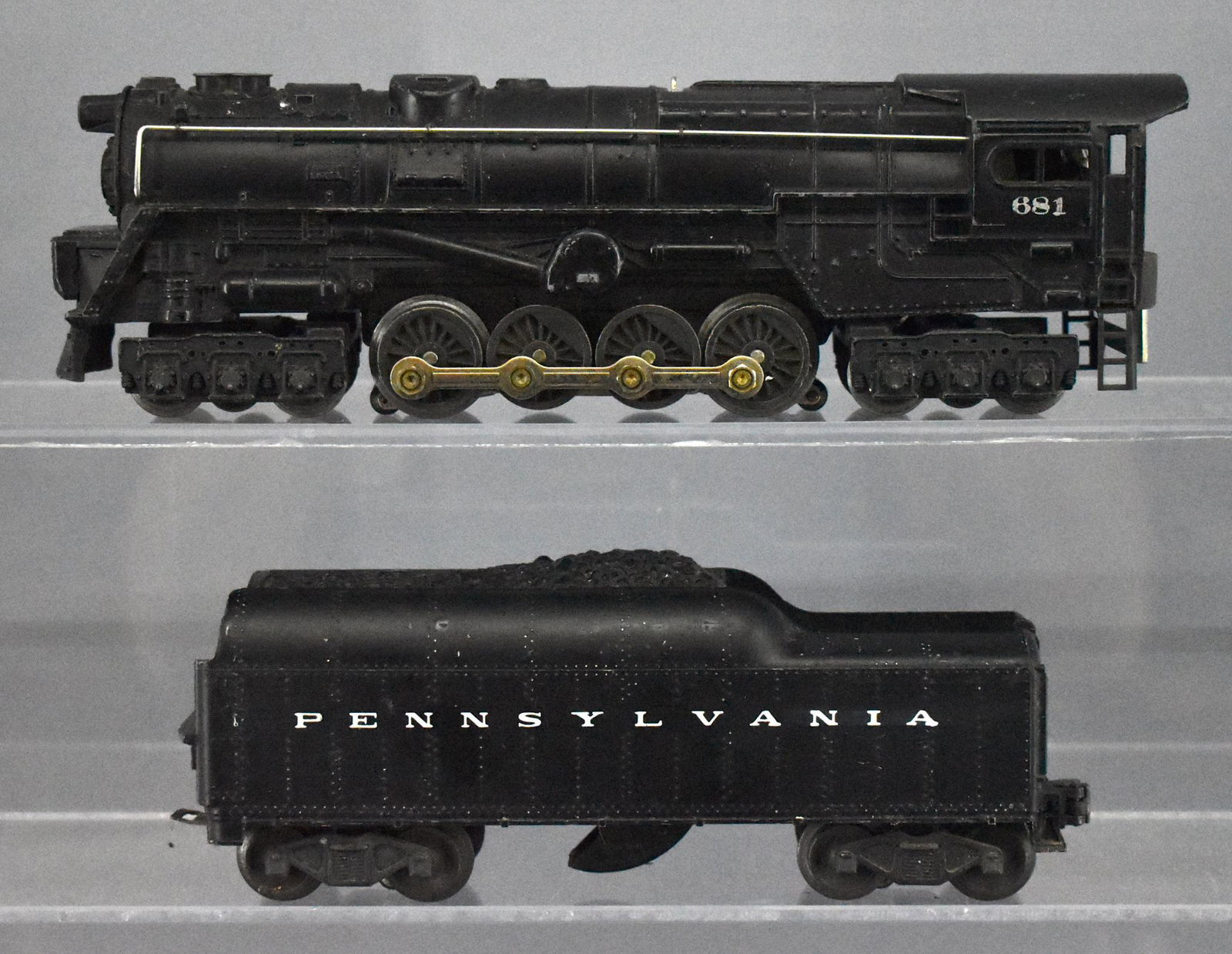 Lionel postwar O gauge 681 Pennsylvania 4-8-4 Steam: Lionel postwar O gauge 681 Pennsylvania 4-8-4 Steam Locomotive and Tender. Pieces are complete and clean.