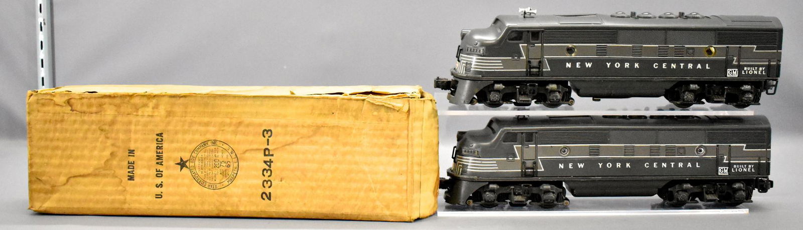 Lionel postwar O gauge 2333 New York Central F3 AA: Lionel postwar O gauge 2333 New York Central F3 AA set with one original box, units show moderate run time and are C6-7 with a water stained original box for the powered unit. There is no battery dama
