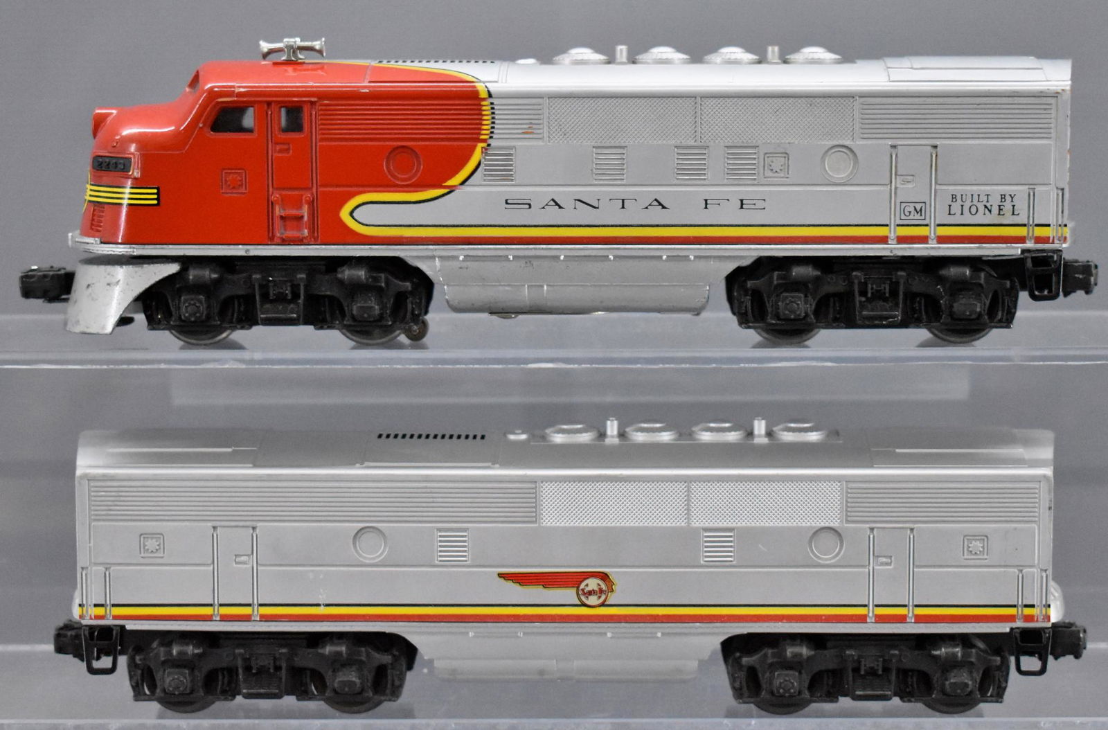 Lionel postwar O 2243 Santa Fe F3 diesel locomotive AB: Lionel postwar O 2243 Santa Fe F3 diesel locomotive AB set. The A unit has paint rubs on the tops of the fans. There is no battery damage, these show heavy run time and are C6.