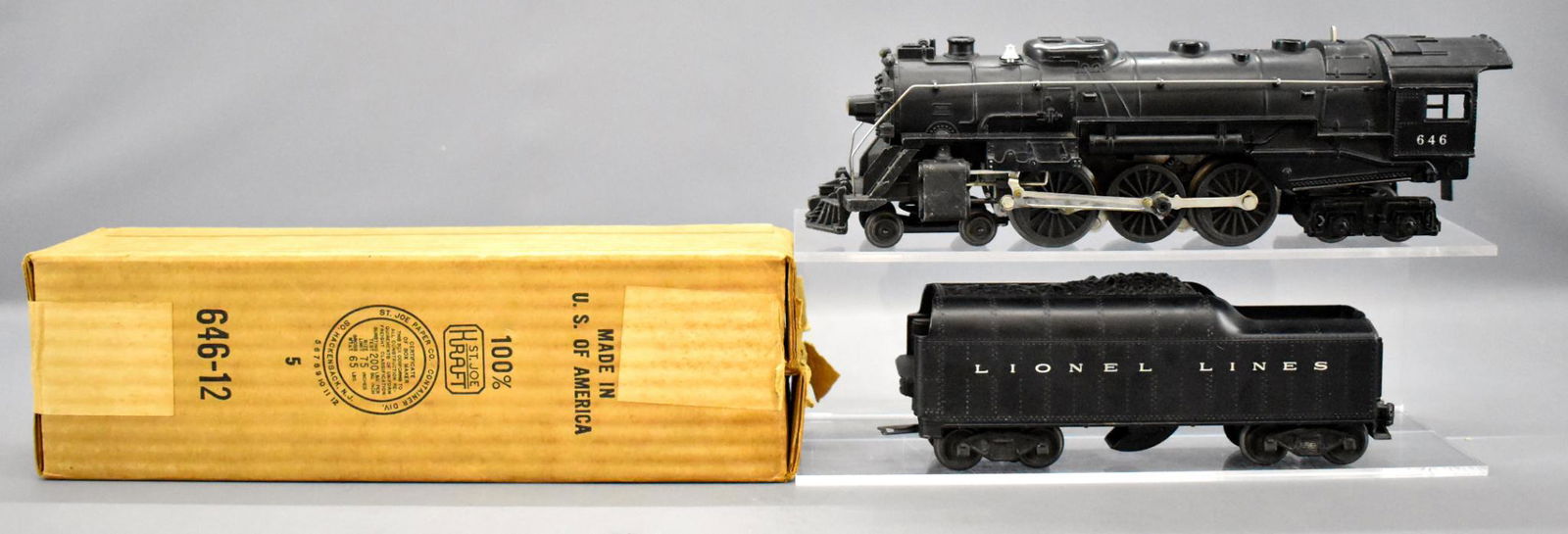 Lionel postwar O 646 4-6-4 Hudson steam locomotive and: Lionel postwar O gauge 646 4-6-4 Hudson steam locomotive and 2046W tender with a nice corrugated box for the locomotive, C6-7.