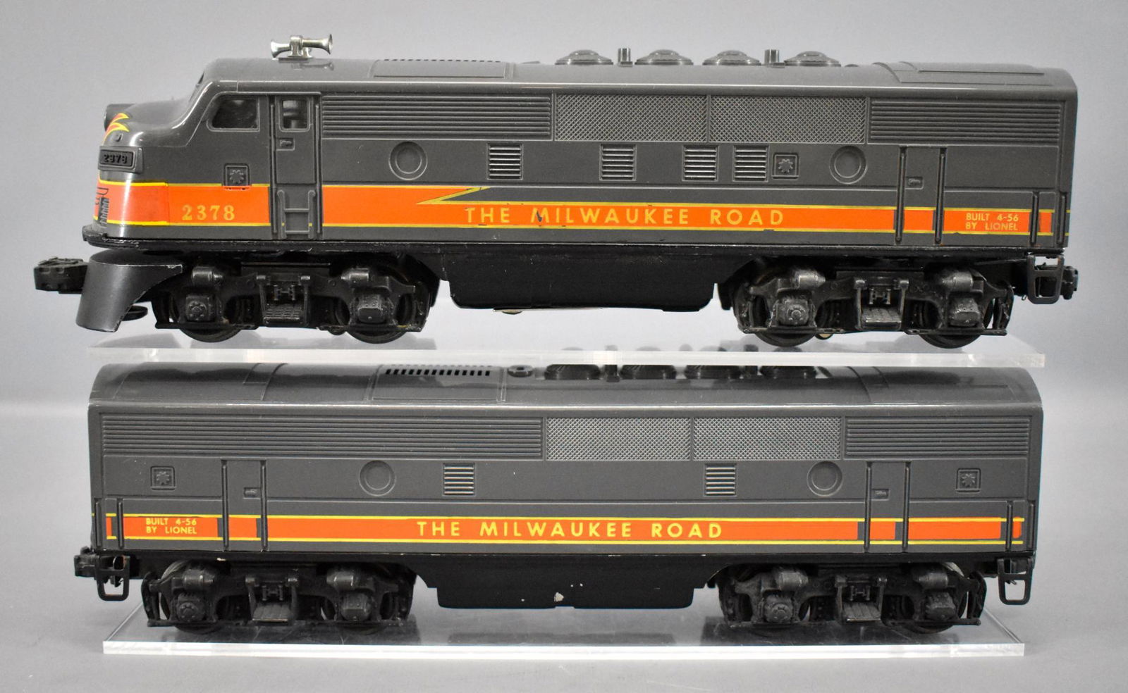 Lionel postwar O gauge 2378 Milwaukee Road F3 AB diesel: Lionel postwar O gauge 2378 Milwaukee Road F3 AB diesel locomotive set, all original, no battery damage, C7.