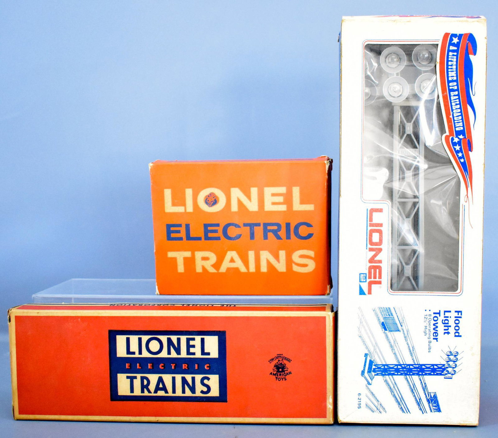 Lionel postwar O 943 89 and modern 2195 accessories in: Lionel postwar O 943 exploding ammunition dump, 89 flagpole and modern 2195 floodlight tower in original boxes, C8-9 in very good to excellent original boxes.