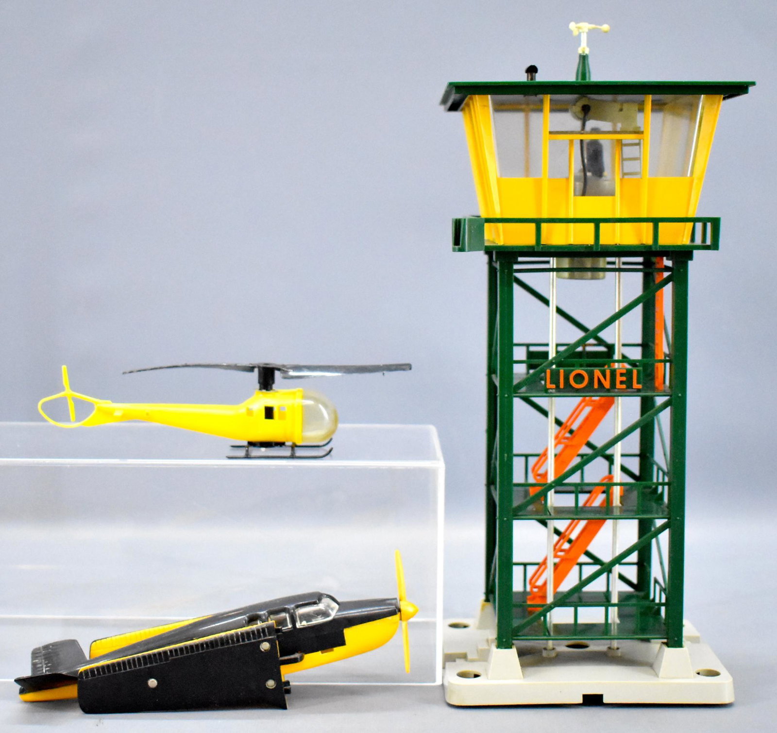 Lionel postwar O 192 control tower 6800-60 airplane and: Lionel postwar O 192 control tower 6800-60 airplane and yellow helicopter. The control tower is missing one of the figures inside but has no melt marks and is very clean, the airplane is clearly marke