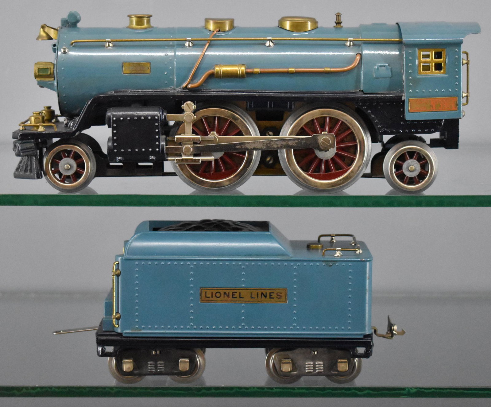 Restored Lionel prewar standard gauge 390E Blue Comet: Restored Lionel prewar standard gauge 390E Blue Comet steam locomotive and tender. The locomotive frame is original but the boiler has been restored very nicely although there is paint flaking from th