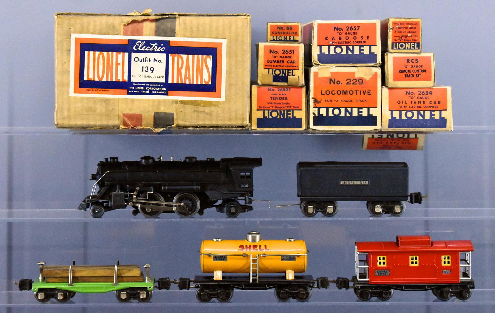 Scarce boxed Lionel prewar O gauge 139 steam freight: Scarce boxed Lionel prewar O gauge 139 steam freight set to include 229 steam locomotive, 2689T sheet metal tender, 2651 lumber car, 2654 Shell tank car and 2657 caboose, C7with an excellent set box a
