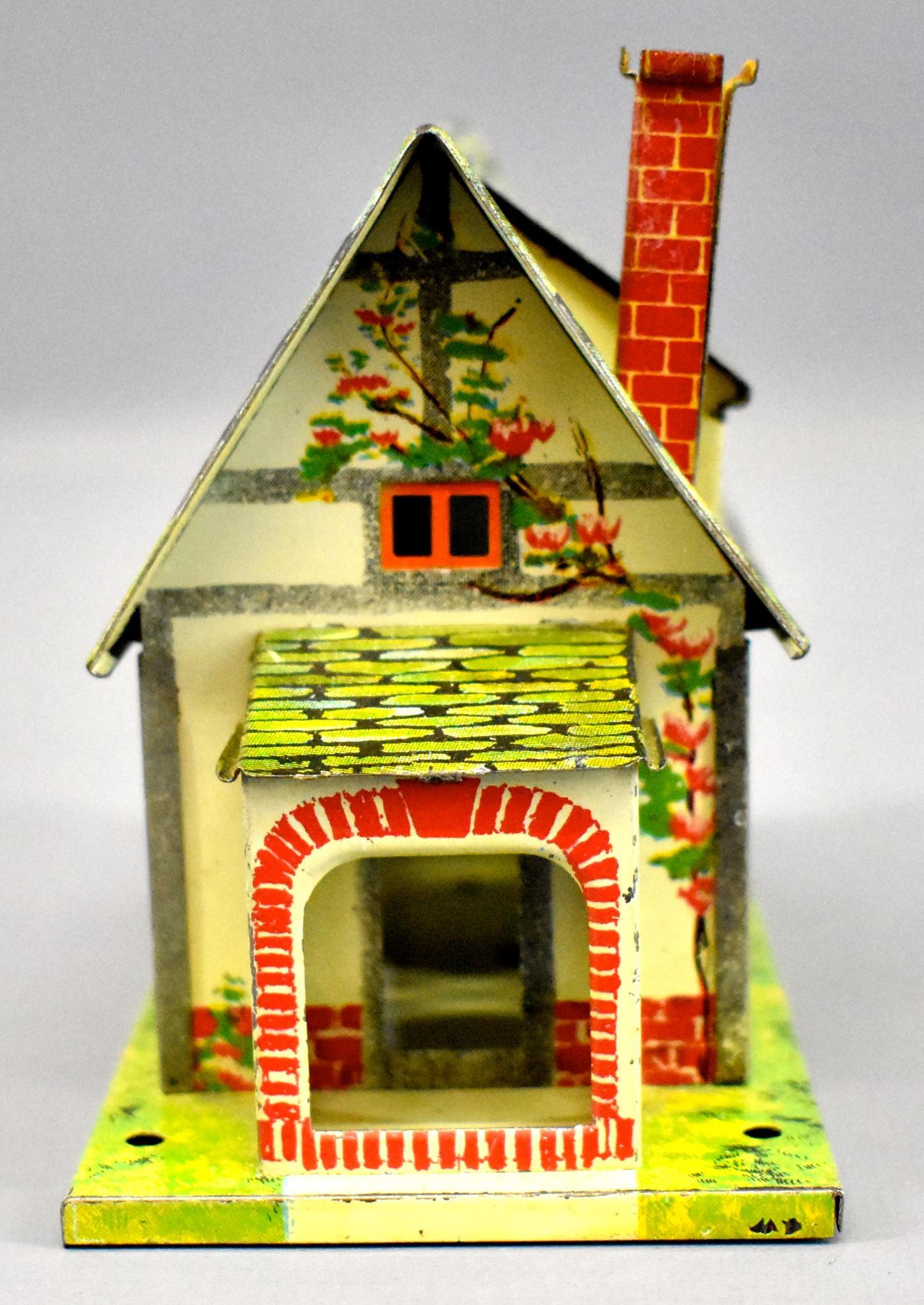 Beautiful Lionel prewar O gauge 184 -1 bungalow: Beautiful Lionel prewar O gauge 184 -1 bungalow with white sides and green roof, C7+.