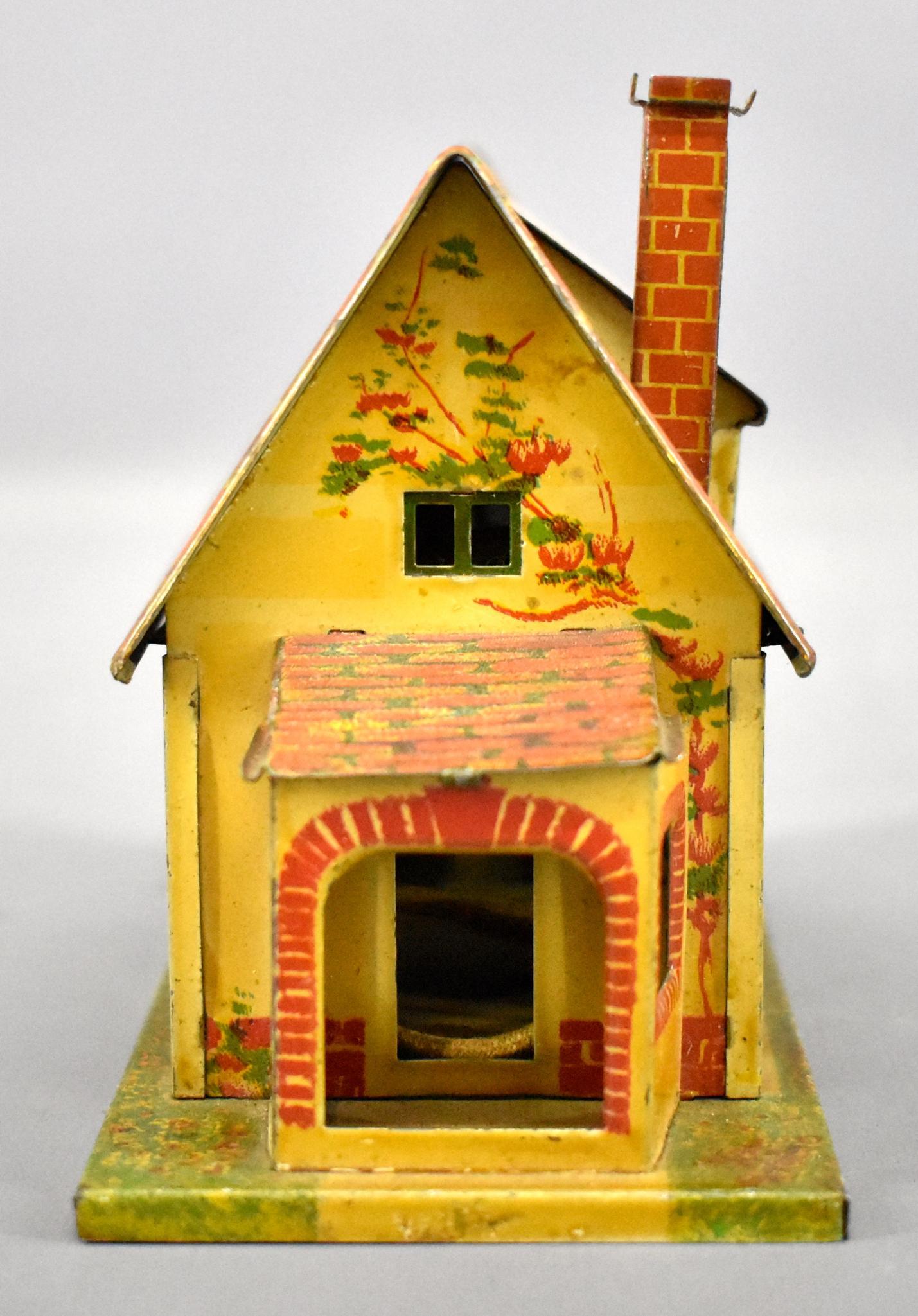 Beautiful Lionel prewar O gauge 184 A-1 bungalow: Beautiful Lionel prewar O gauge 184 A-1 bungalow with tan sides and a red roof, C8.