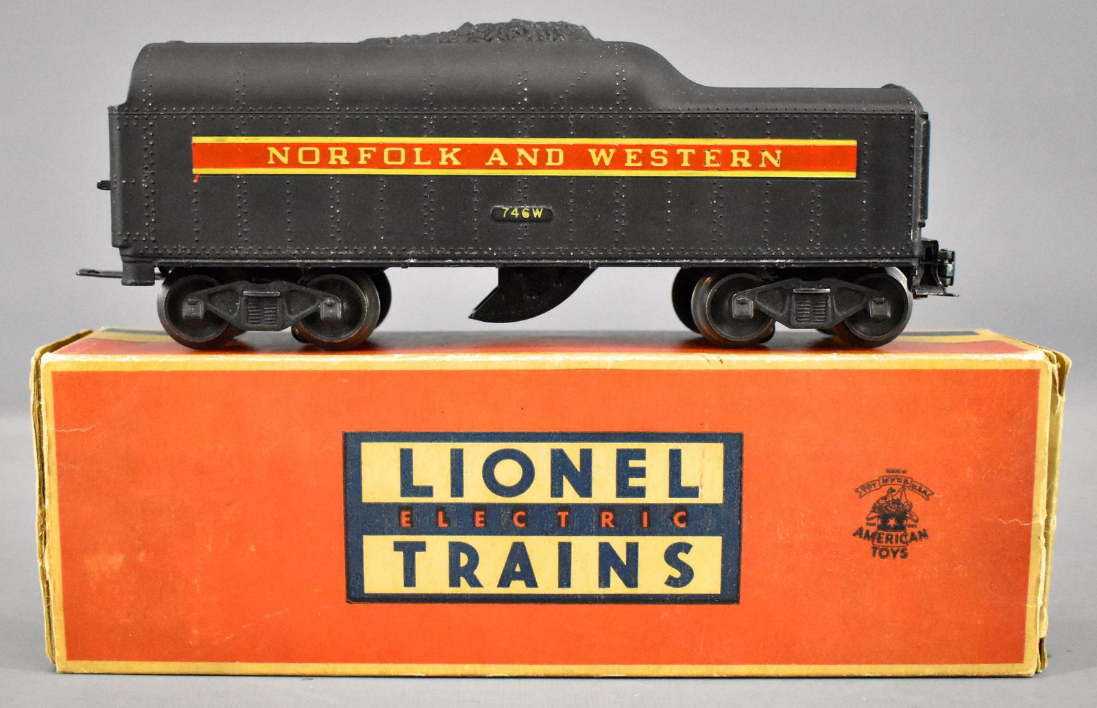 Lionel postwar O 746W Norfolk & Western short stripe: Lionel postwar O 746W Norfolk & Western short stripe tender in original box, C6+ in a good original box.