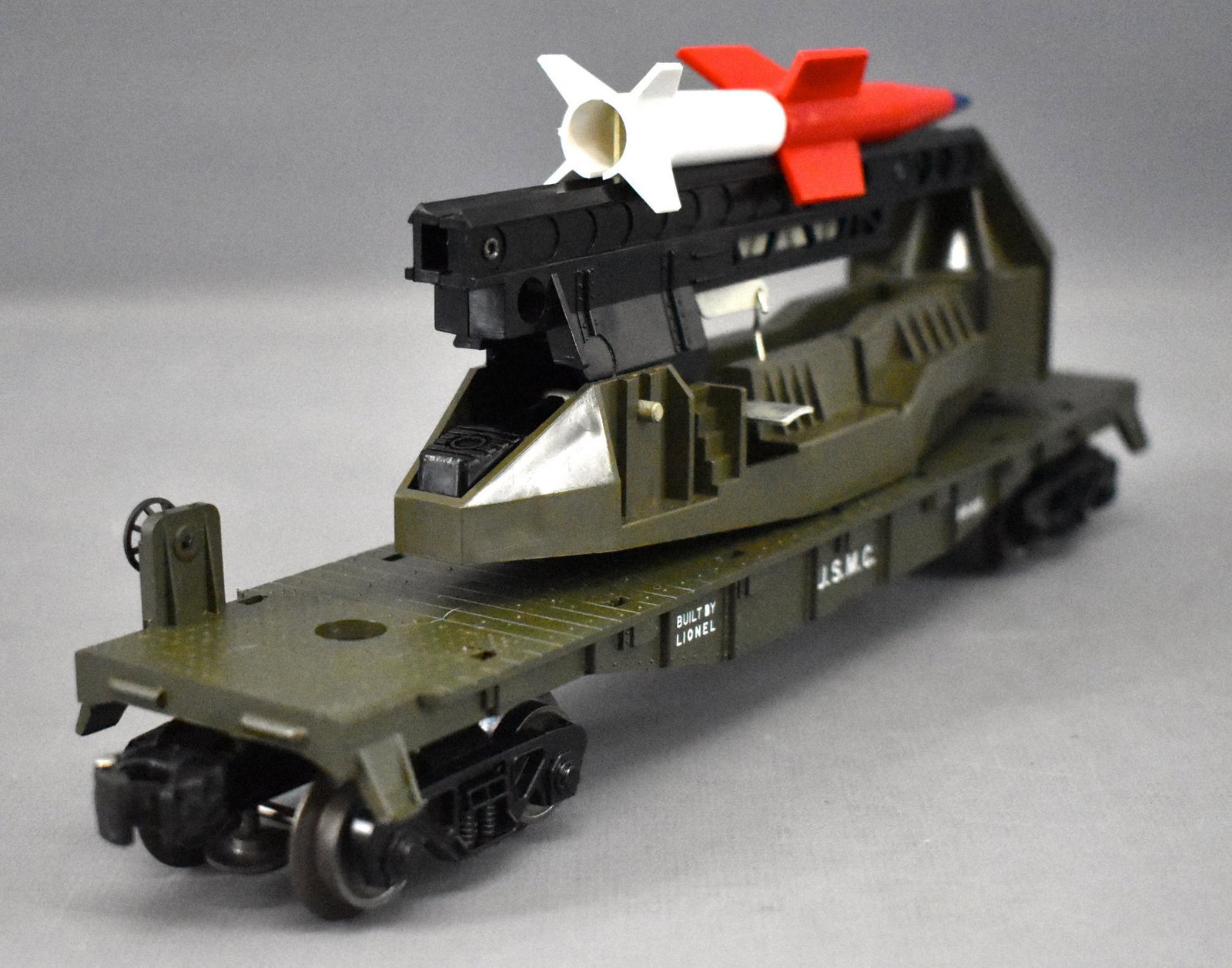 Gorgeous Lionel olive drab postwar O 6640 USMC missile: Gorgeous Lionel olive drab postwar O 6640 USMC missile launching car, shows little to no run time and is C8+ with a near perfect original missile.