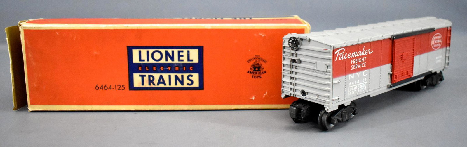 Lionel postwar O type IIa 6464-125 New York Central box: Lionel postwar O type IIa 6464-125 New York Central box car in original box, car shows moderate run time and is C7+ in a poor original box.