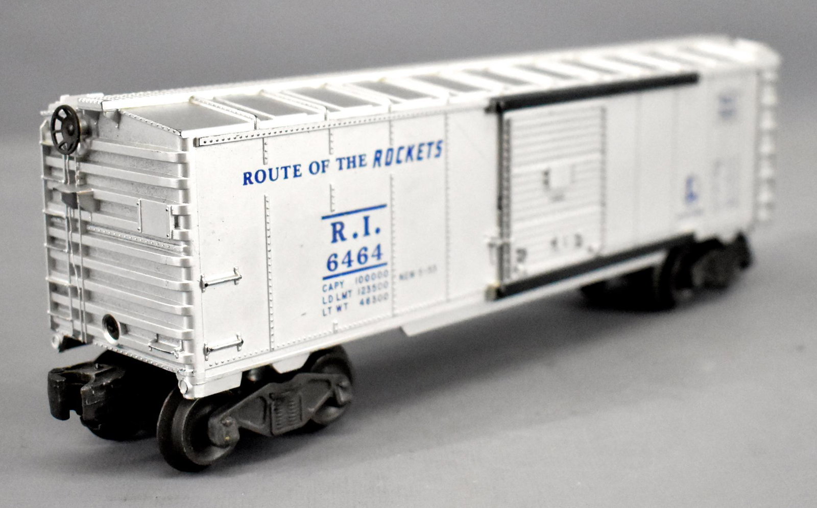 Lionel postwar O 6464-175 Rock Island box car: Lionel postwar O 6464-175 Rock Island box car, nice silver, C7 with light run time.