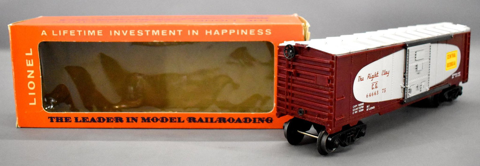 Unrun Lionel postwar O 6464-375 Central Georgia box car: Unrun Lionel postwar O 6464-375 Central Georgia box car in original box, type IV body, C9 with a good original box.