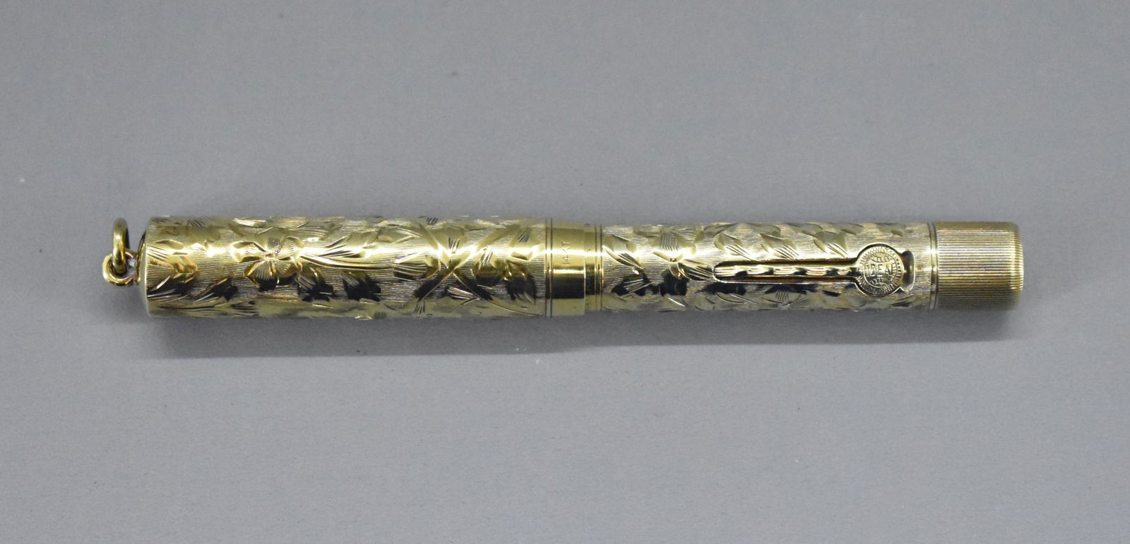 Waterman 552 1/2V fountain pen, solid 14k gold pen: Waterman 552 1/2V fountain pen, solid 14k gold pen sleeve. 14k Gold nib. Measures 3 13/16 inches in length with the cap screwed on. This pen has been used at some point and may or may not be miss