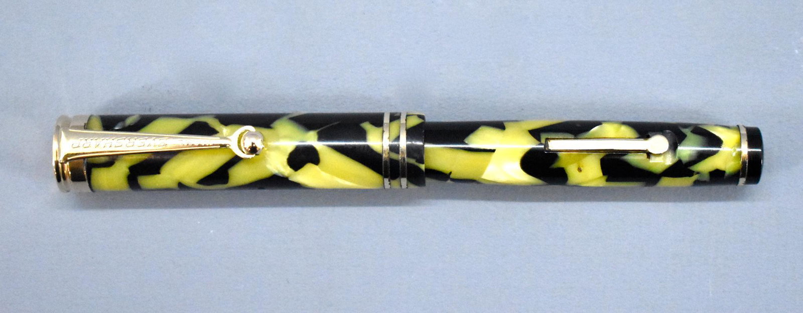 Wahl-Eversharp fountain pen: Wahl-Eversharp fountain pen. 14k Gold nib. Measures 4 3/8 inches in length with the cap screwed on. This pen has been used at some point and may or may not be missing internal parts as we do not