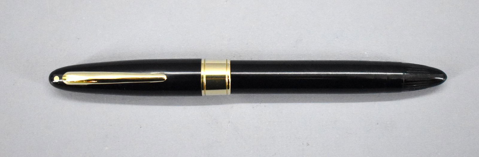 Sheaffer Valiant fountain pen: Sheaffer Valiant fountain pen. 14k Gold Triumph nib. Measures 5 1/4 inches in length with the cap screwed on. This pen has been used at some point and may or may not be missing internal parts as
