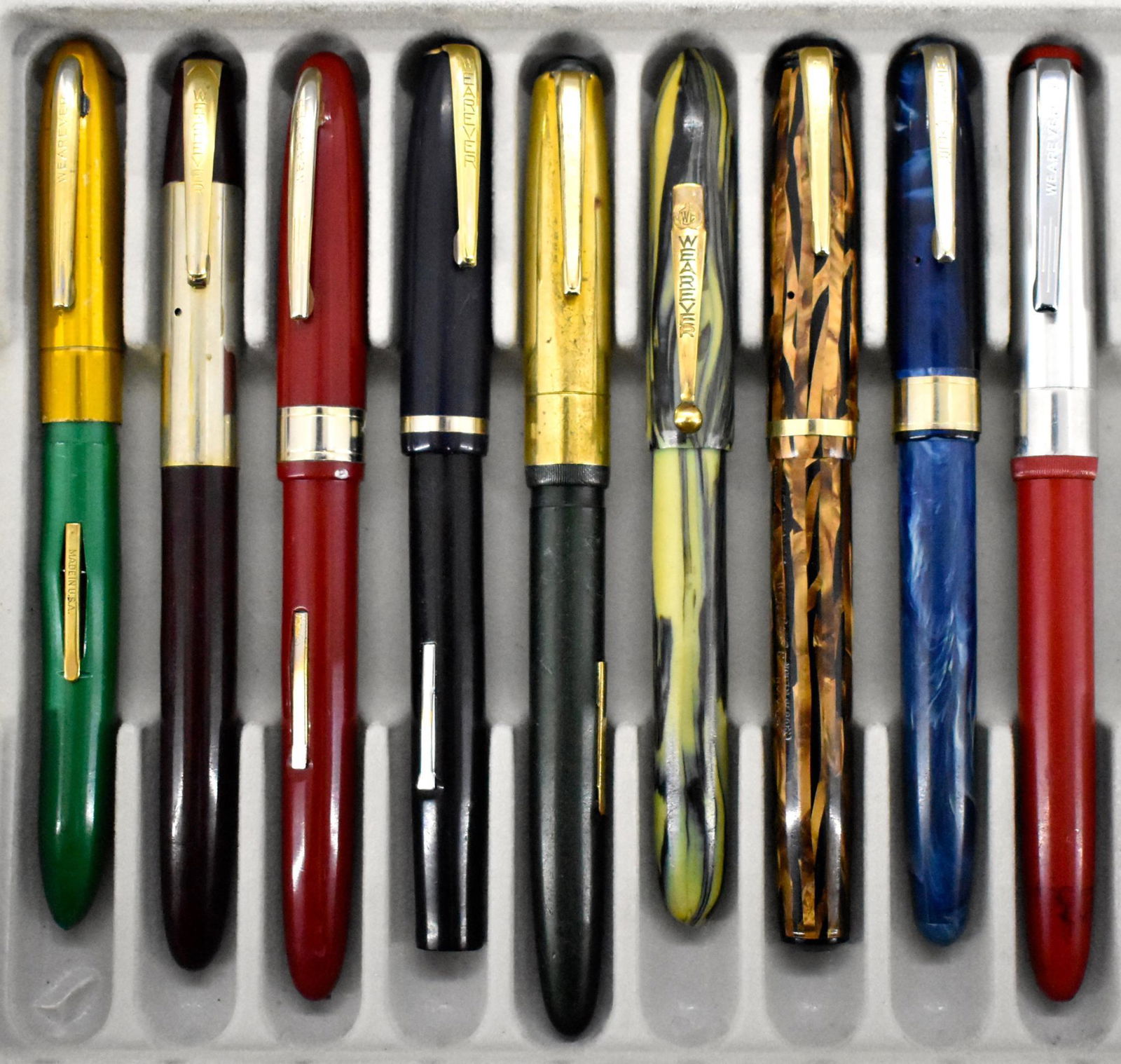 Lot of 9 Wearever fountain pens: Lot of 9 Wearever fountain pens. These measure between 5 1/8 and 5 5/8 inches in length with the cap screwed on. These pens have been used at some point and may or may not be missing internal par