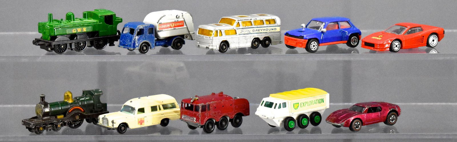 Group of ten mixed condition Matchbox and Hot Wheels: Group of ten mixed condition Matchbox, Corgi and Hot Wheels die cast toys ranging from fair to very good as seen in the photos.