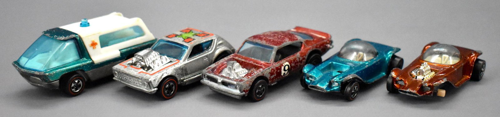 Group of five Redline Hot Wheels for parts or: Group of five Redline Hot Wheels for parts or restoration to include a red HK King Kuda, orange and aqua US Beatnik Bandits (one missing the engine and one missing a front wheel), aqua Heavyweights am