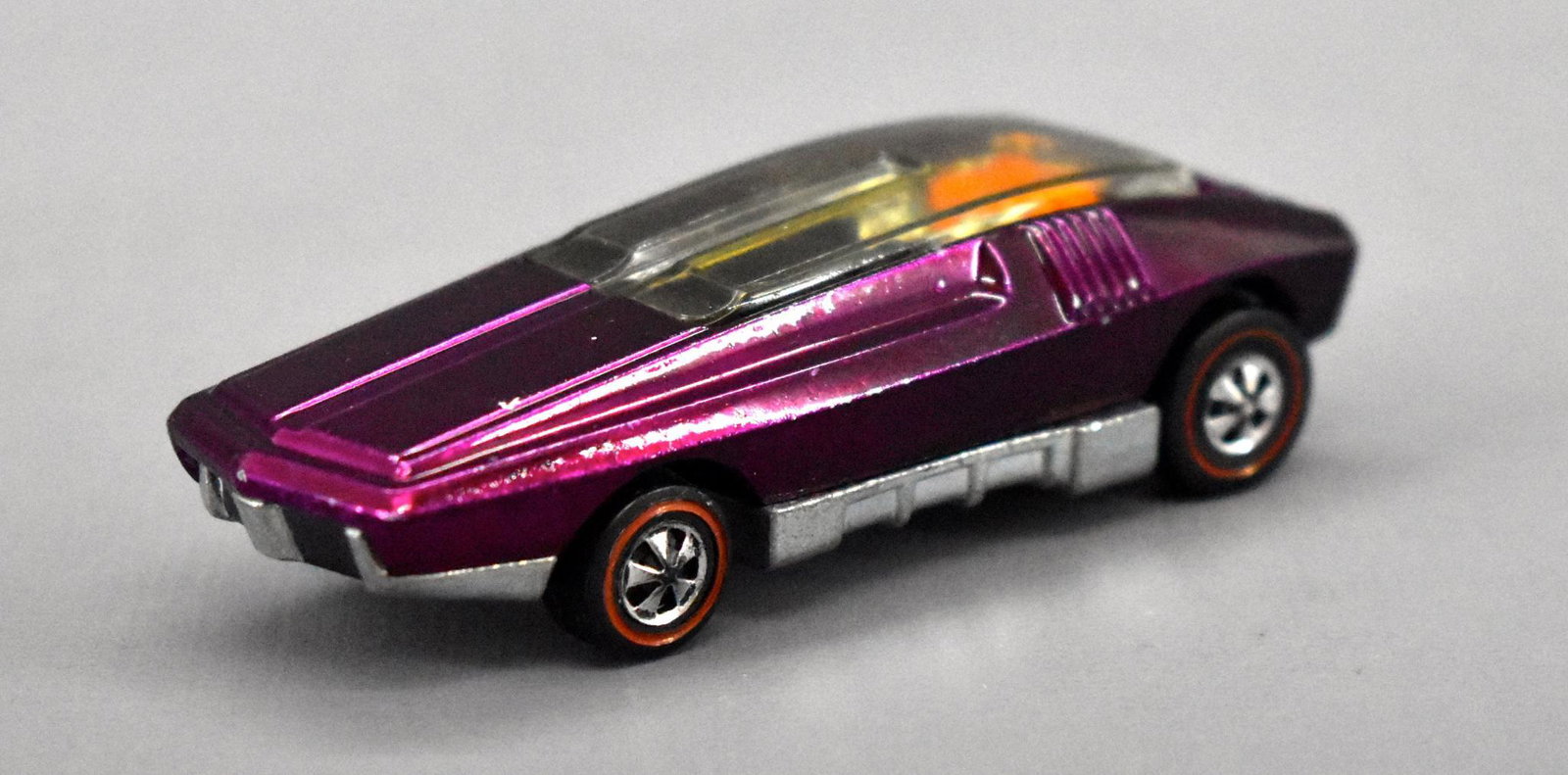 Redline Hot Wheels magenta US Whip Creamer black: Redline Hot Wheels magenta US Whip Creamer black interior, very clean with a small paint chip on the very nose and a few more on the sides near the air intakes, otherwise very nice with a super shiny 
