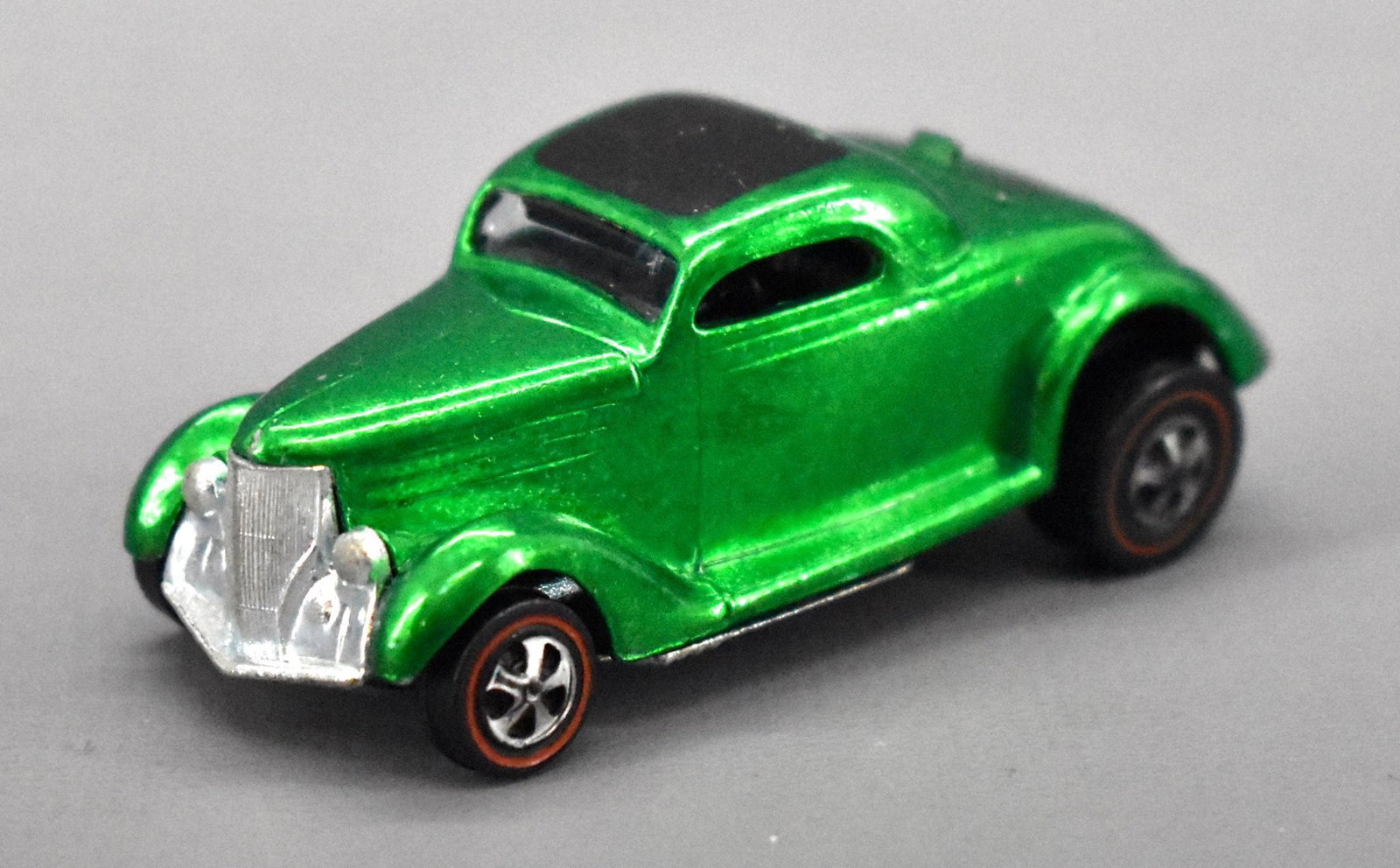 Redline Hot Wheels green Classic '36 Ford coupe: Redline Hot Wheels green Classic '36 Ford coupe, very clean and nice with some scattered minor wear and a shiny and dull base as seen in the photos.