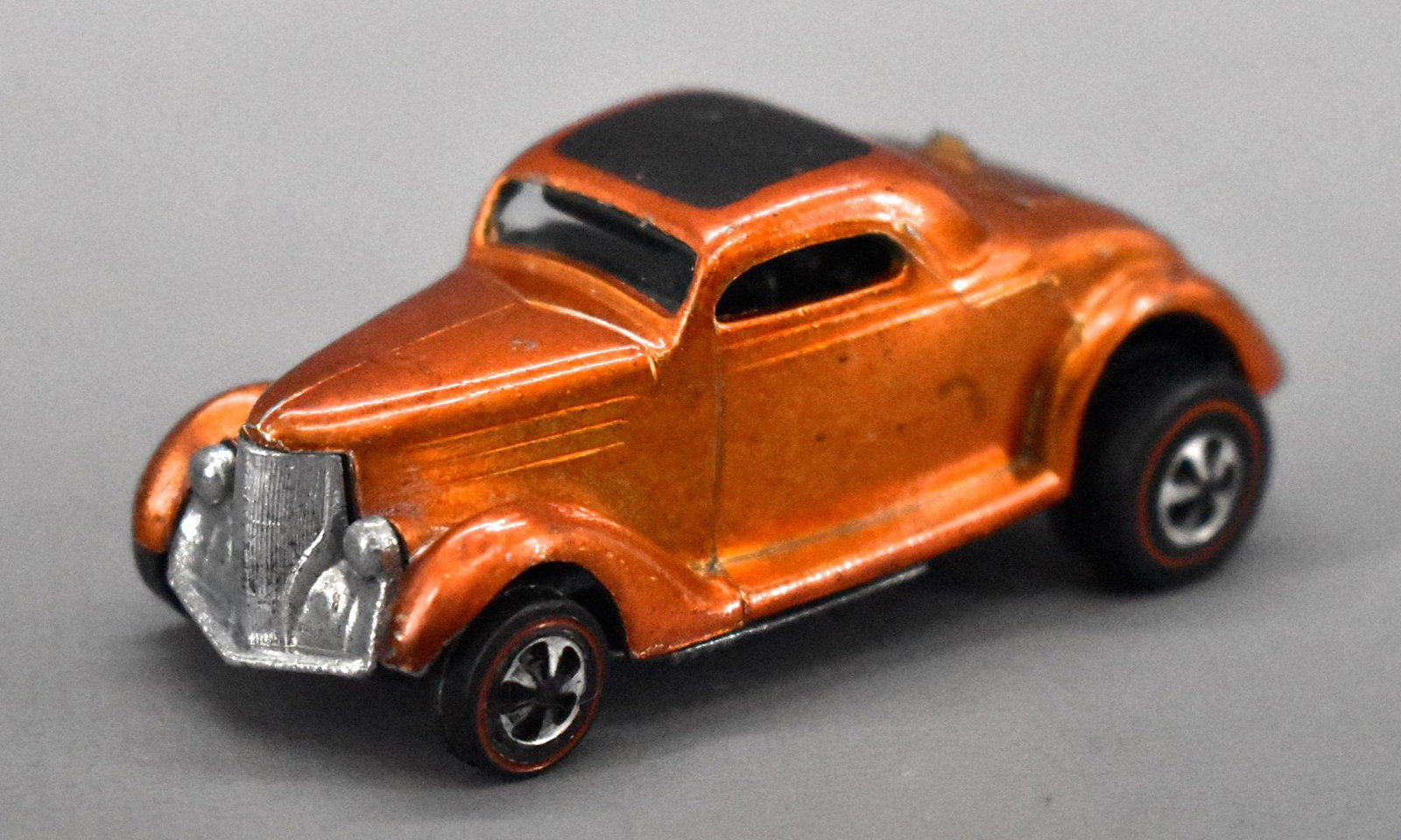 Redline Hot Wheels orange US Classic '36 Ford coupe: Redline Hot Wheels orange US Classic '36 Ford coupe, very clean but has some micro-wear here and there with shiny gunmetal base as seen in the photos.