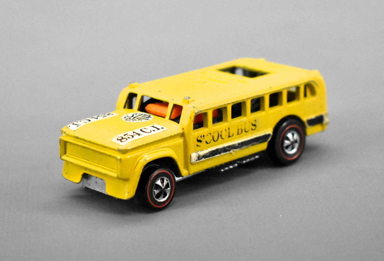 Redline Hot Wheels HK Heavyweights S'Cool Bus: Redline Hot Wheels HK Heavyweights S'Cool Bus, fairly worn but has intact sticker and prop inside as seen in the photos.