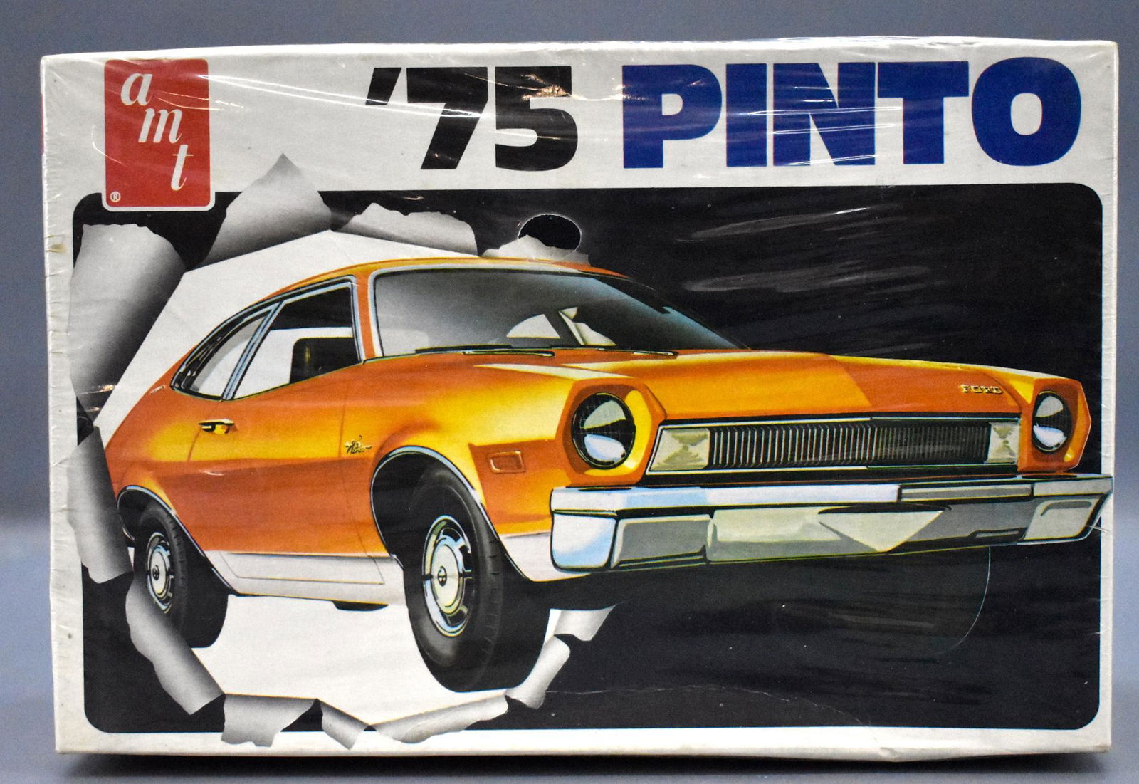 Factory sealed AMT 1975 Ford Pinto 1/25 scale model kit: Factory sealed AMT 1975 Ford Pinto 1/25 scale model kit T454, perfectly sealed in a near mint original box.