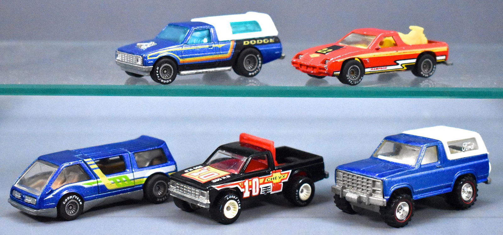 Five Hot Wheels Real Riders trucks and vans: Five Hot Wheels Real Riders trucks and vans, all in very good to excellent condition as seen in the photos.