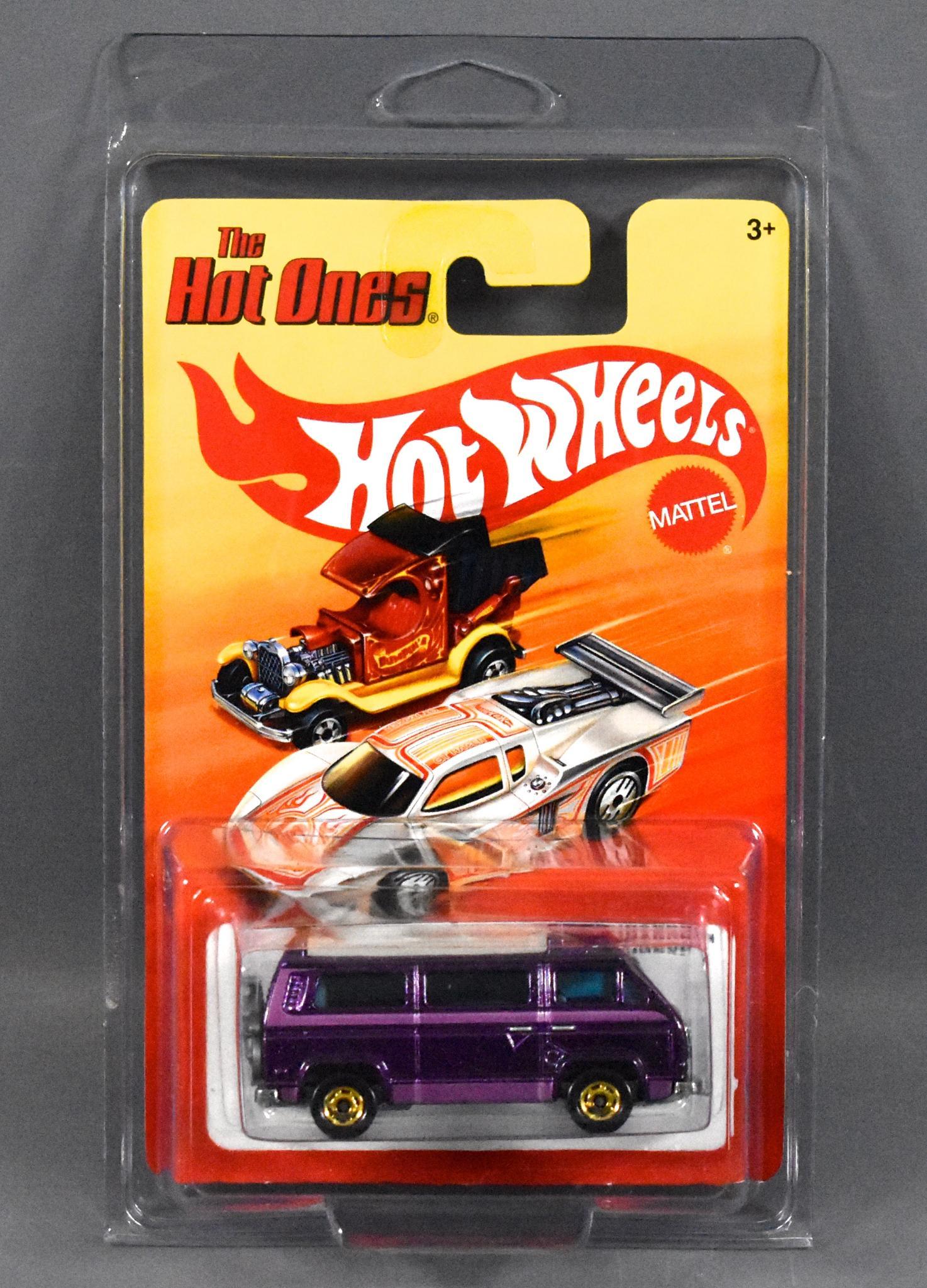 Mattel 2011 Hot Wheels Hot Ones Sunagon MOSC: Mattel 2011 Hot Wheels Hot Ones Sunagon, the car is near mint to mint on an excellent or better blister card with a clear blister as seen in the photos. This will be shipped in a protecto pack.