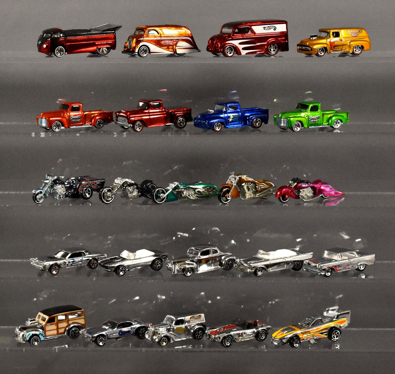 Group of 23 loose Hot Wheels Classics die cast cars: Group of 23 loose Hot Wheels Classics die cast cars, all cars are nice and clean, collector owned and excellent to near mint as seen in the photos.