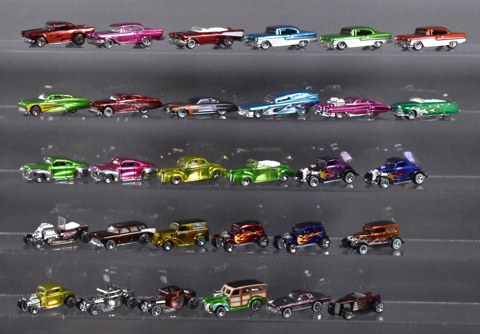 Group of 30 loose Hot Wheels Classics die cast cars: Group of 30 loose Hot Wheels Classics die cast cars, all cars are nice and clean, collector owned and excellent to near mint as seen in the photos.