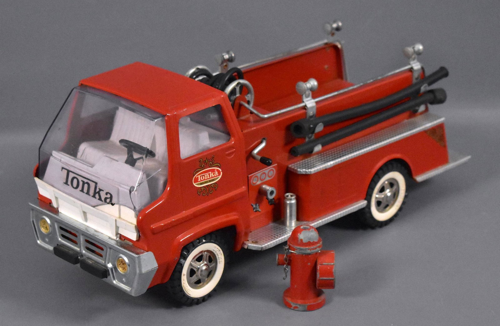 Late 1960's Tonka pressed steel fire pumper truck: Late 1960's Tonka pressed steel fire pumper truck, complete with hydrant, ladder and hoses, very good condition but has a broken window as seen in the photos.