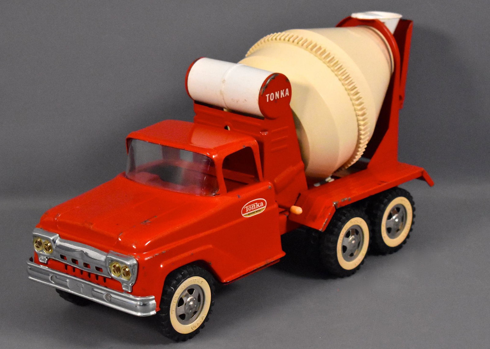 1961 Tonka pressed steel cement mixer truck: 1961 Tonka pressed steel cement mixer truck, super clean and in very good condition as seen in the photos.