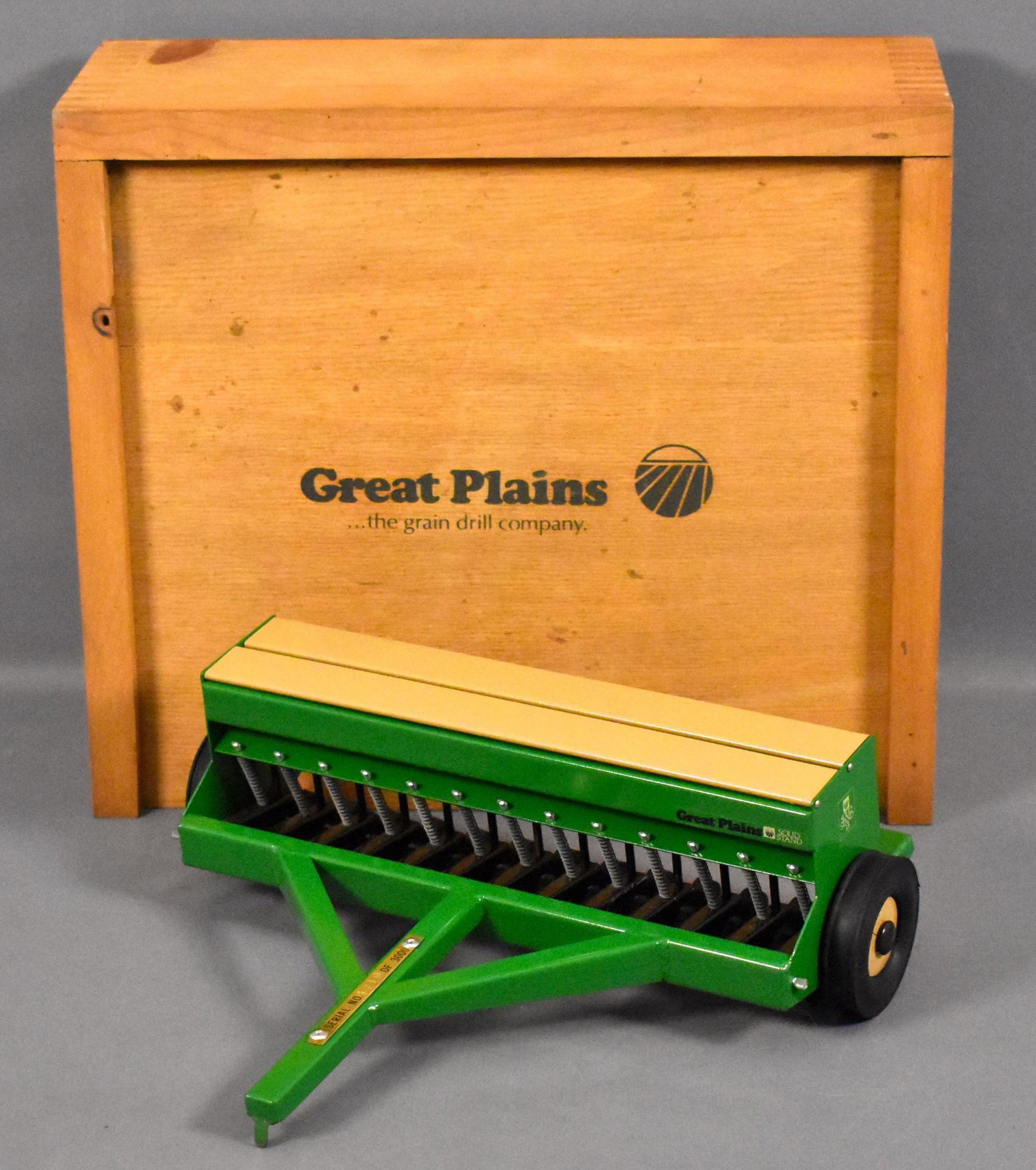 Great Plains 1/16 scale grain drill in original wooden: Great Plains 1/16 scale grain drill in original wooden box 1719/3000, excellent plus condition but could be cleaned up to be nicer as seen in the photos.
