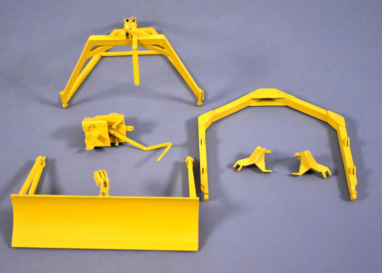 Rouch Customs 1/16 scale Gilson Riecke Cat 30 crawler: Rouch Customs 1/16 scale Gilson Riecke Cat 30 crawler add-on blade and winch set, a hand built custom piece made by Terry Rouch back in the 1990's. This one is in mint condition, they never had origin