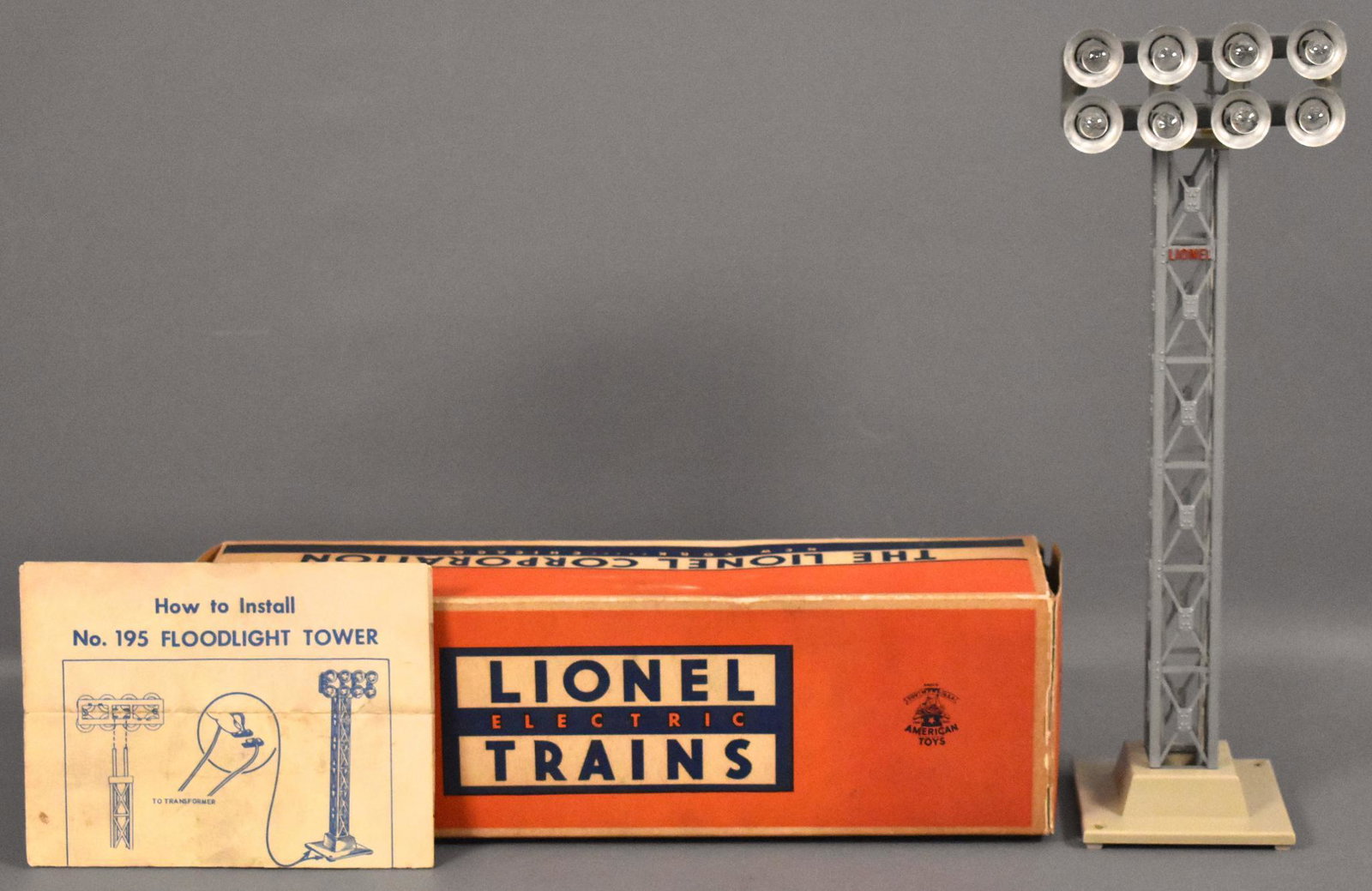 Lionel postwar O 195 floodlight tower in original box: Lionel postwar O 195 floodlight tower in original box, C8 in an excellent original box with original insert.