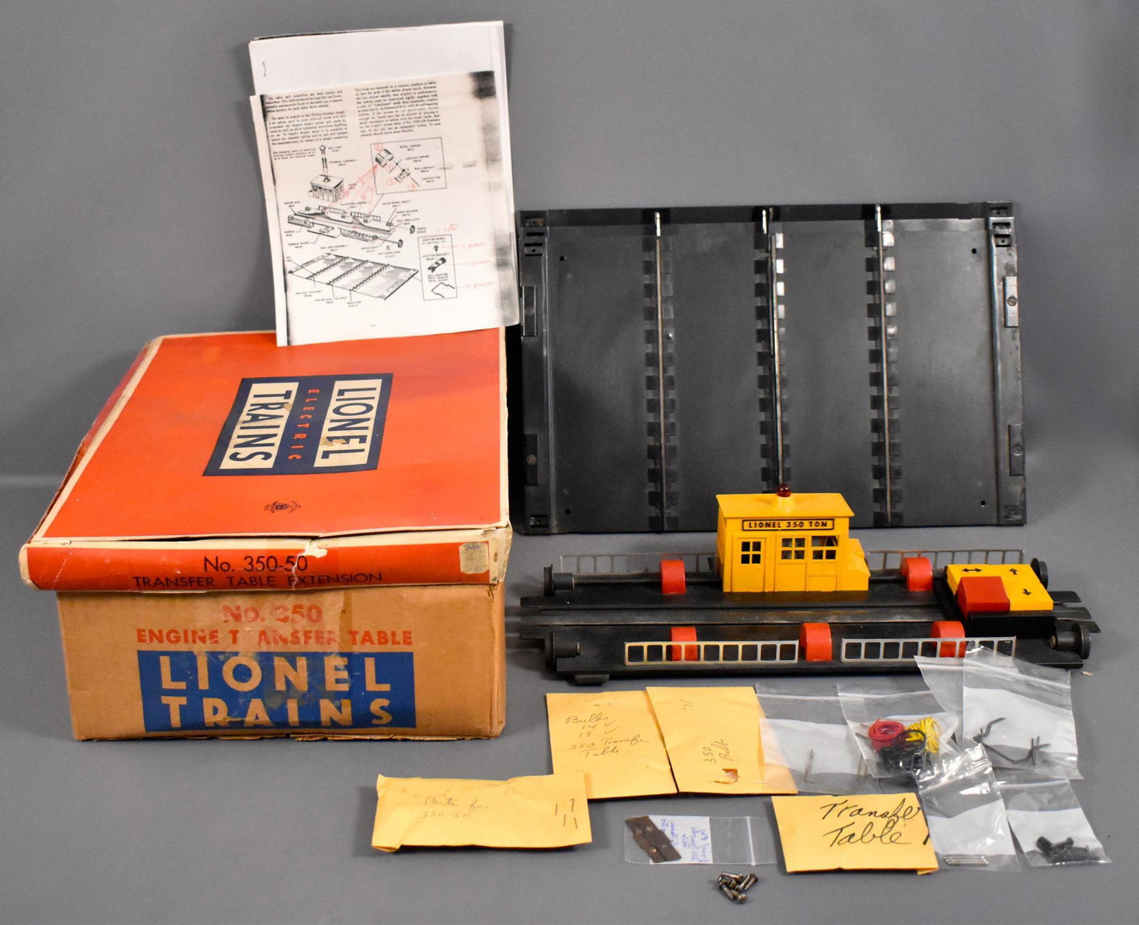 Lionel postwar O 350 350-50 engine transfer table and: Lionel postwar O 350 350-50 engine transfer table and extension in original boxes, both are C6 in fair to good original boxes as seen in the photos.
