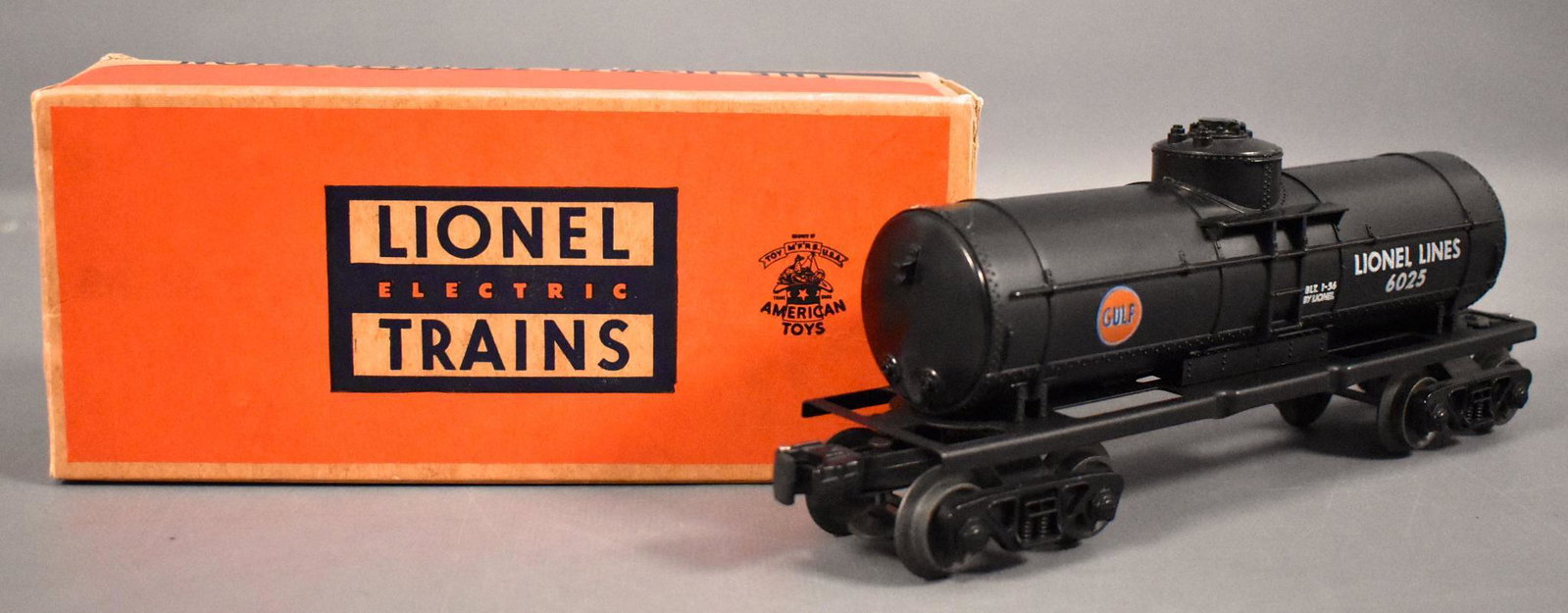 Lionel postwar O 6025-85 Gulf tank car in scarce: Lionel postwar O 6025-85 Gulf tank car in scarce original box, car is C7 and the box is nice and square but missing one inner flap.