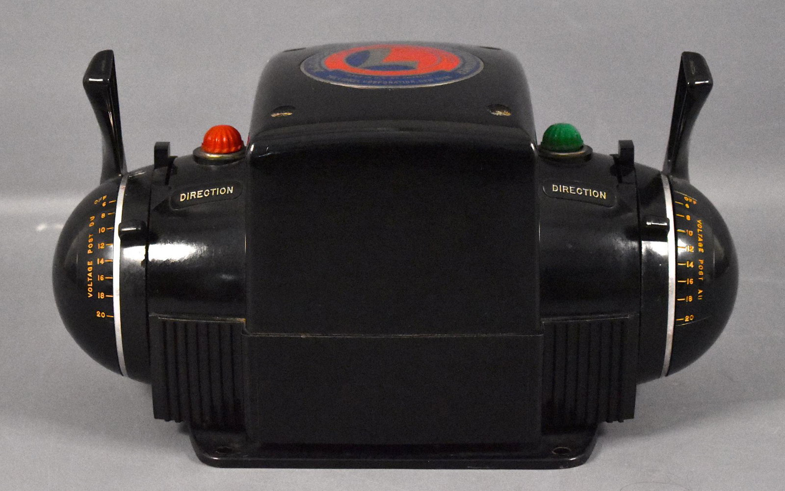 Lionel postwar ZW transformer 275 watt: Lionel postwar 275 watt ZW transformer with replacement cord, has not been tested by me but was used by consignor to operate a layout.