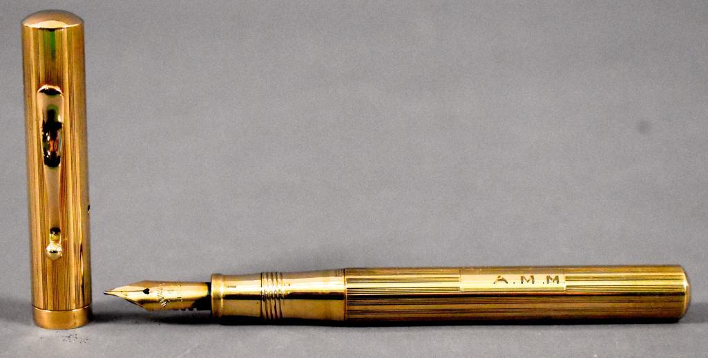 No Name Vintage Pen: No Name Vintage Pen. This pen has been used at some point and may or may not be missing internal parts as we do not have any knowledge of the internal working parts of fountain pens. It does appear to